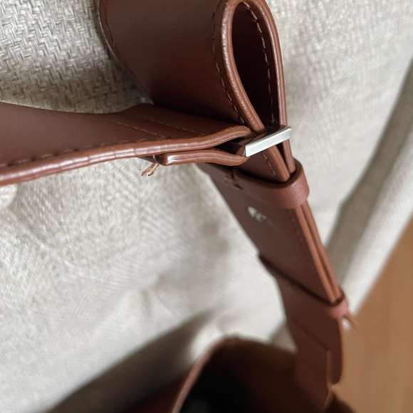 Everlane Studio Bag in Rich Cognac Leather. Made in Italy. - Picture 8 of 16